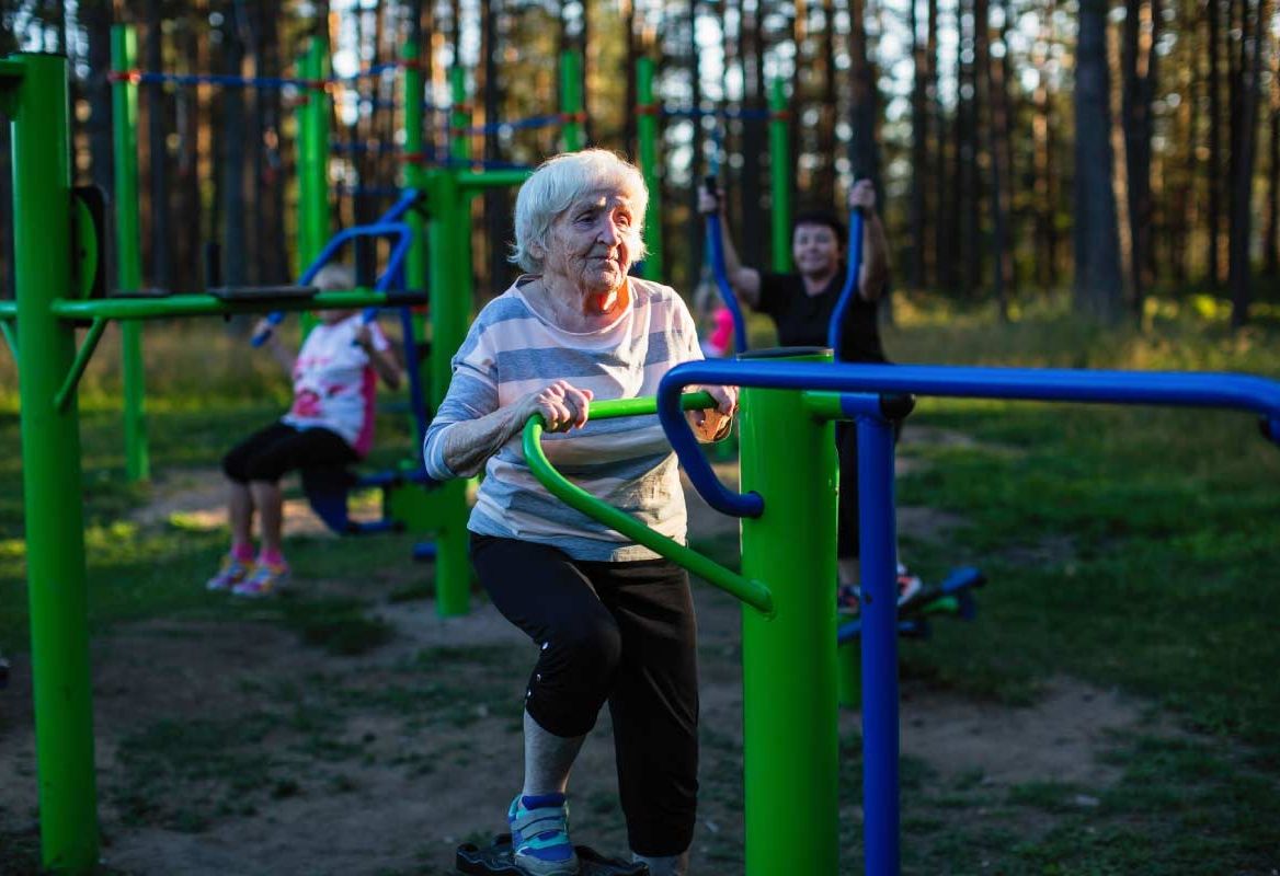 Centro de Día Ancora adultos mayores en el parque